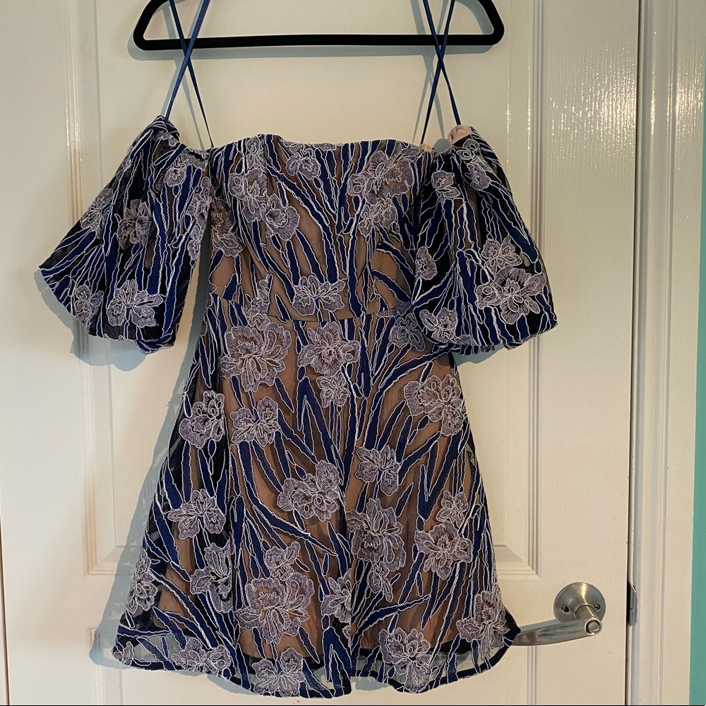 ELLIATT - Size XS - Mini Floral Lace Dress with Detachable Sleeves - Picture 1 of 6